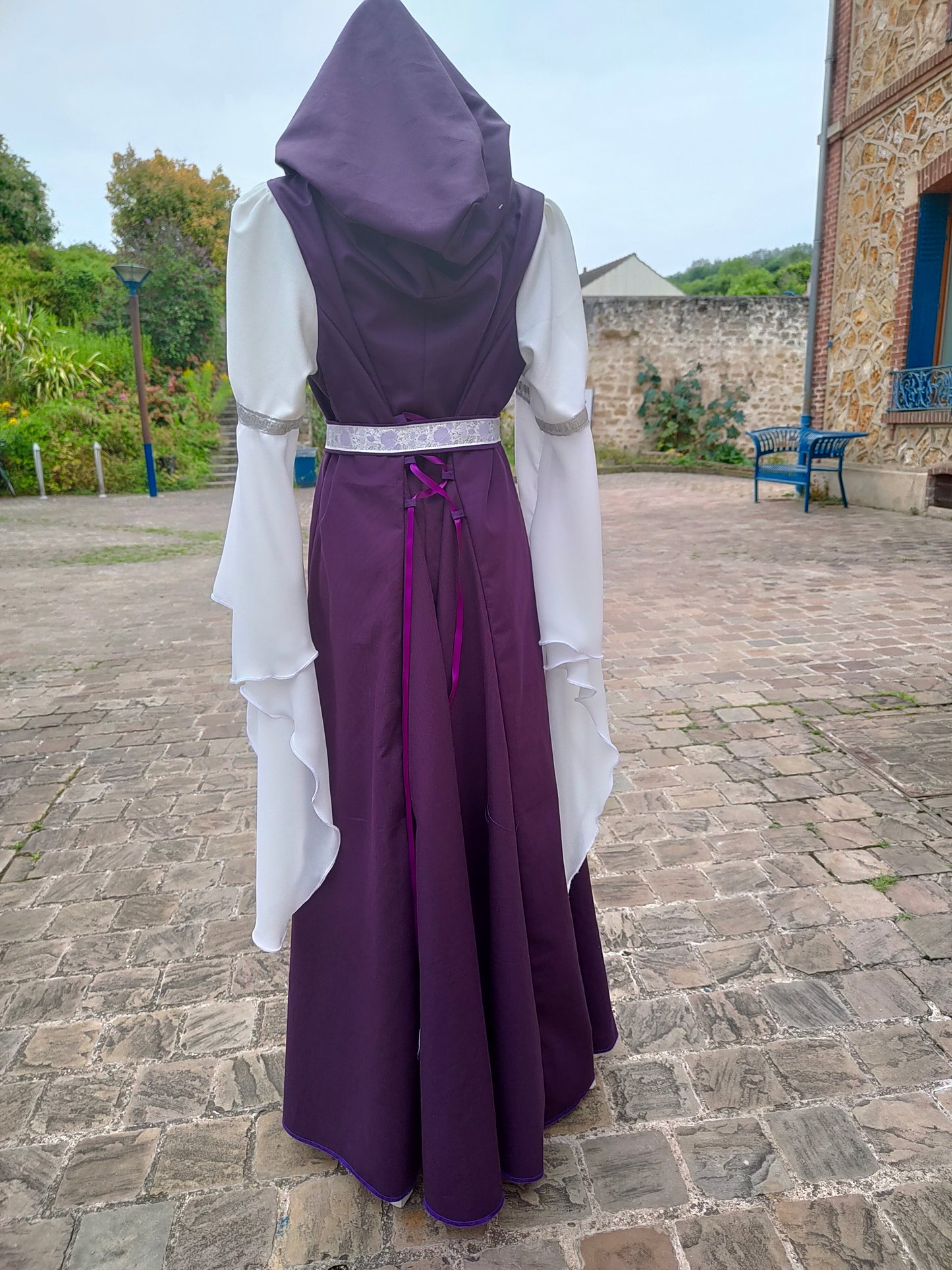 Robe médiévale ou elfique violet et écrue taille unique du 38 au 46