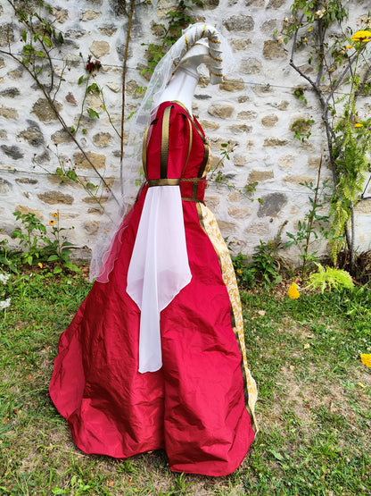 Robe Renaissance en taffetas rouge et jacquard doré, taille unique 40 /46