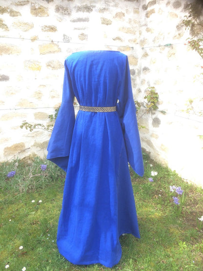 Robe médiévale en lin bleu, coupe histo