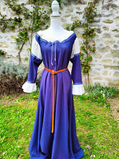 Robe médiévale de paysanne "chic" en lin bleu et écru