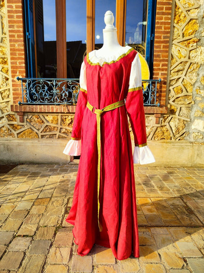 Robe de paysanne "chic", robe médiévale en lin rouge