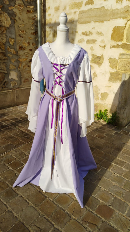 Robe médiévale ou Renaissance en coton parme et blanc.