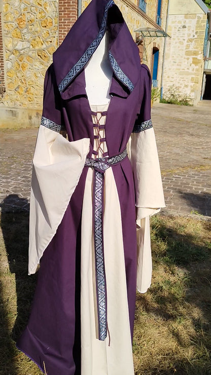 Robe médiévale ou elfique en lin violet à grande capuche et manches très longues, taille unique pour femme