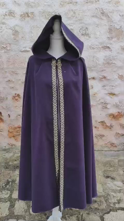 Cape médiévale ou elfique violette en lainage pour homme ou femme