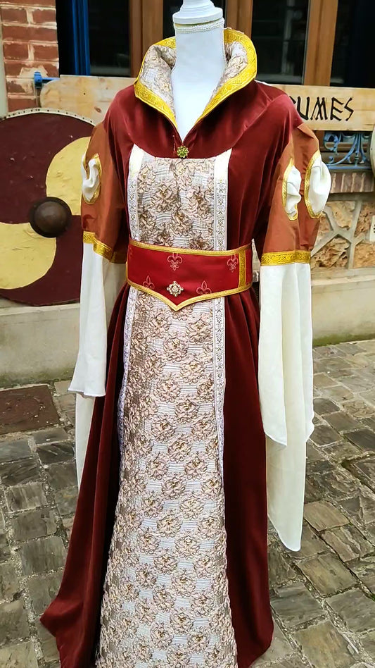 Robe médiévale ou Renaissance en velours avec manches à crevées