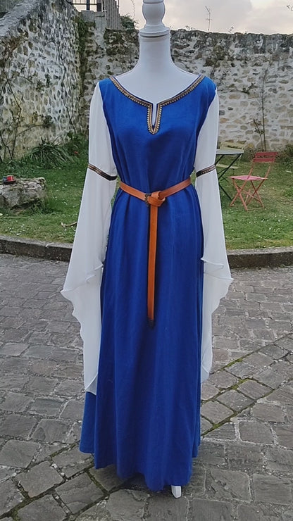 Robe médiévale pour femme, évocation XII ème / XIII ème siécles en lin bleu et mousseline