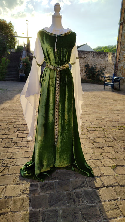 Robe médiévale ou elfique en velours de soie avec longues manches et ceinture