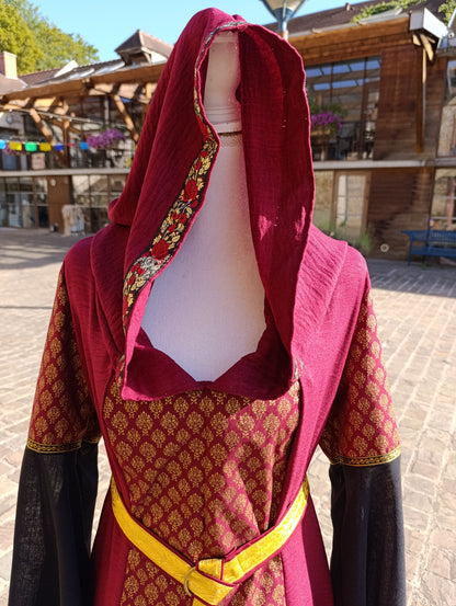 Robe médiévale fantastique, elfique bordeaux et noire