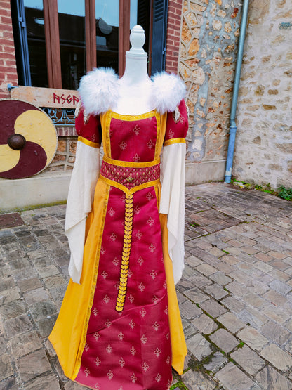 Robe Renaissance ou médiévale en lin ocre et jacquard avec fausse fourrure amovible