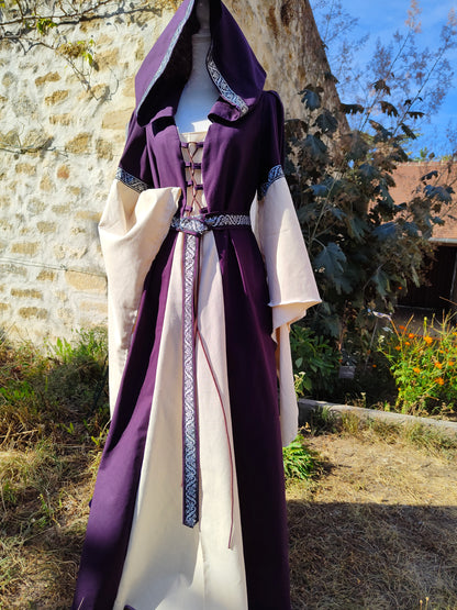 Robe médiévale ou elfique en lin violet à grande capuche et manches très longues, taille unique pour femme