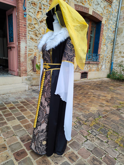 Robe Renaissance ou médiéval tardif pour femme, noire et dorée avec fausse fourrure blanche amovible et ceinture.