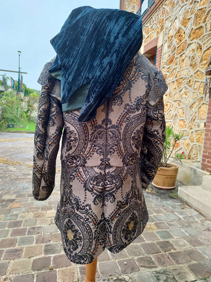 Veste XV ème/ XVI ème siècles pour homme en jacquard noir et or