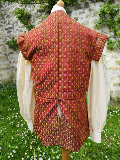 Veste médiévale ou Renaissance en jacquard rouge à basques