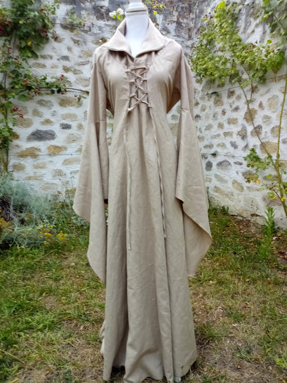 Robe médiévale en lin beige taille unique avec laçages devant et au dos
