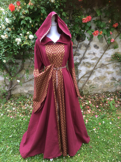 Robe médiévale ou elfique en lin avec grandes manches capuche et ceinture