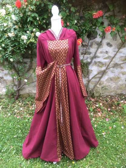 Robe médiévale ou elfique en lin avec grandes manches capuche et ceinture