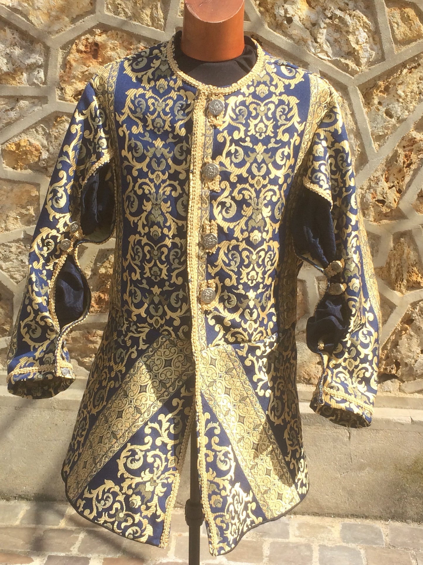 Veste royale pour mariage médiéval, Renaissance,  Louis XIV, avec manches ouvertes, bleue et or