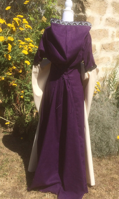 Robe médiévale ou elfique en lin violet à grande capuche et manches très longues, taille unique pour femme
