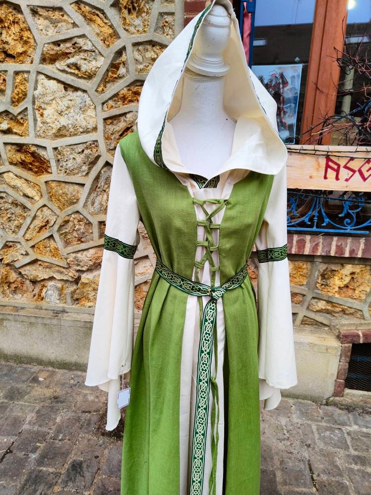 Robe elfique ou médievale verte et écrue en lin avec grande capuche ceinture et manches amples, costume pour femme mariage médiéval, celtique